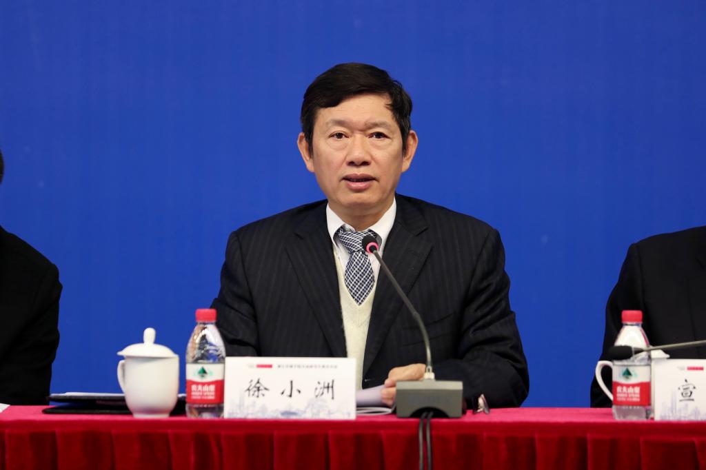 足球官网首届研究生教育会议举行(图3) 足球官网首届研究生教育会议举行(图3)